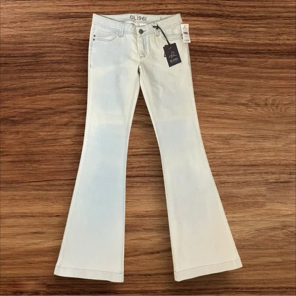 NWT DL1961 Roxy Kick Flare Light Wash Jeans - Picture 2 of 12
